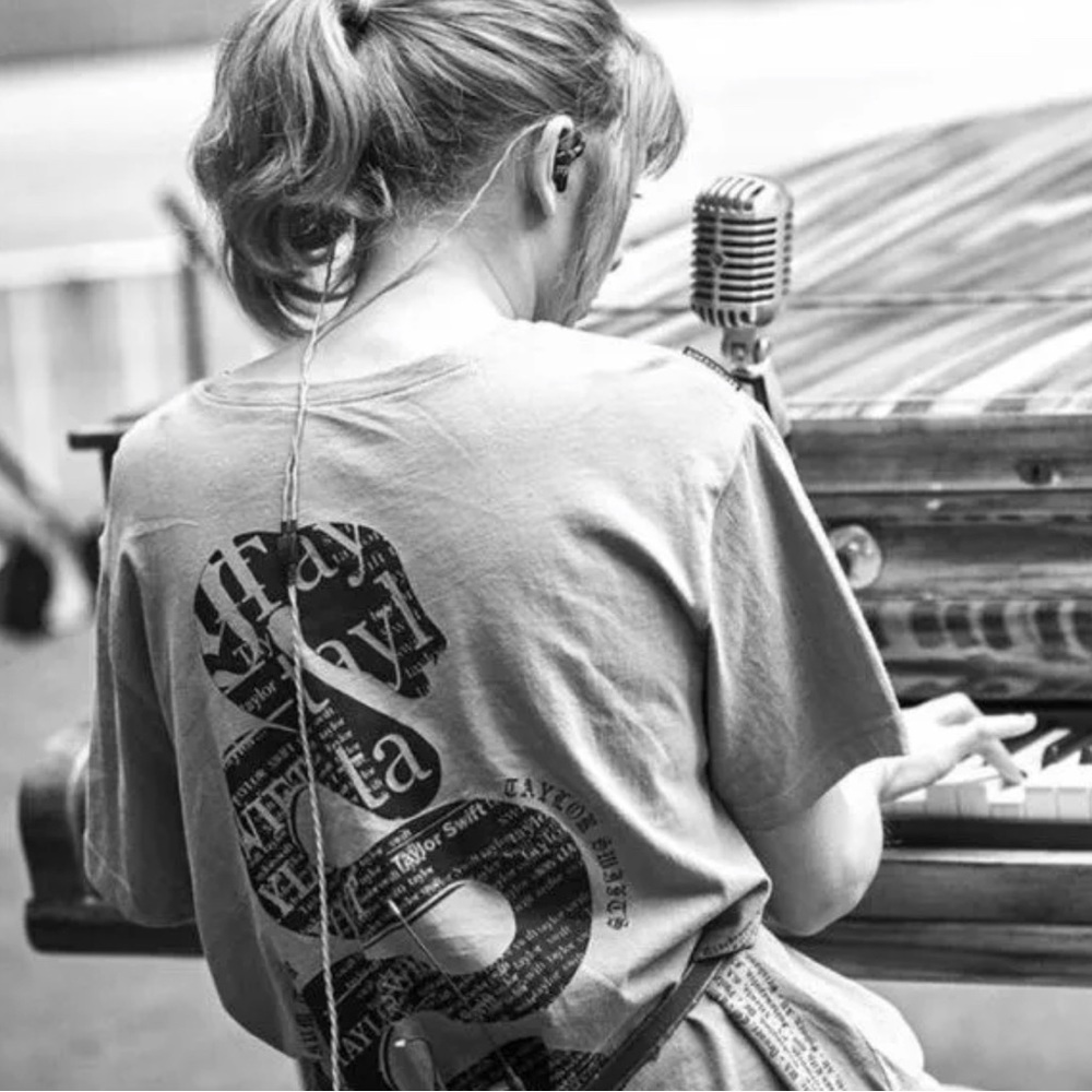 NEW Taylor Swift REP 🐍 tee in original packaging - Picture 4 of 4